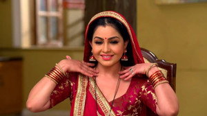 Vibhuti Gets a Necklace For Anita