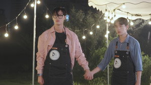 Hold Hands Tightly